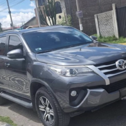 TOYOTA MODELO FORTUNER 4X4 AÑO 2021 PRECIO S/.100,000.00